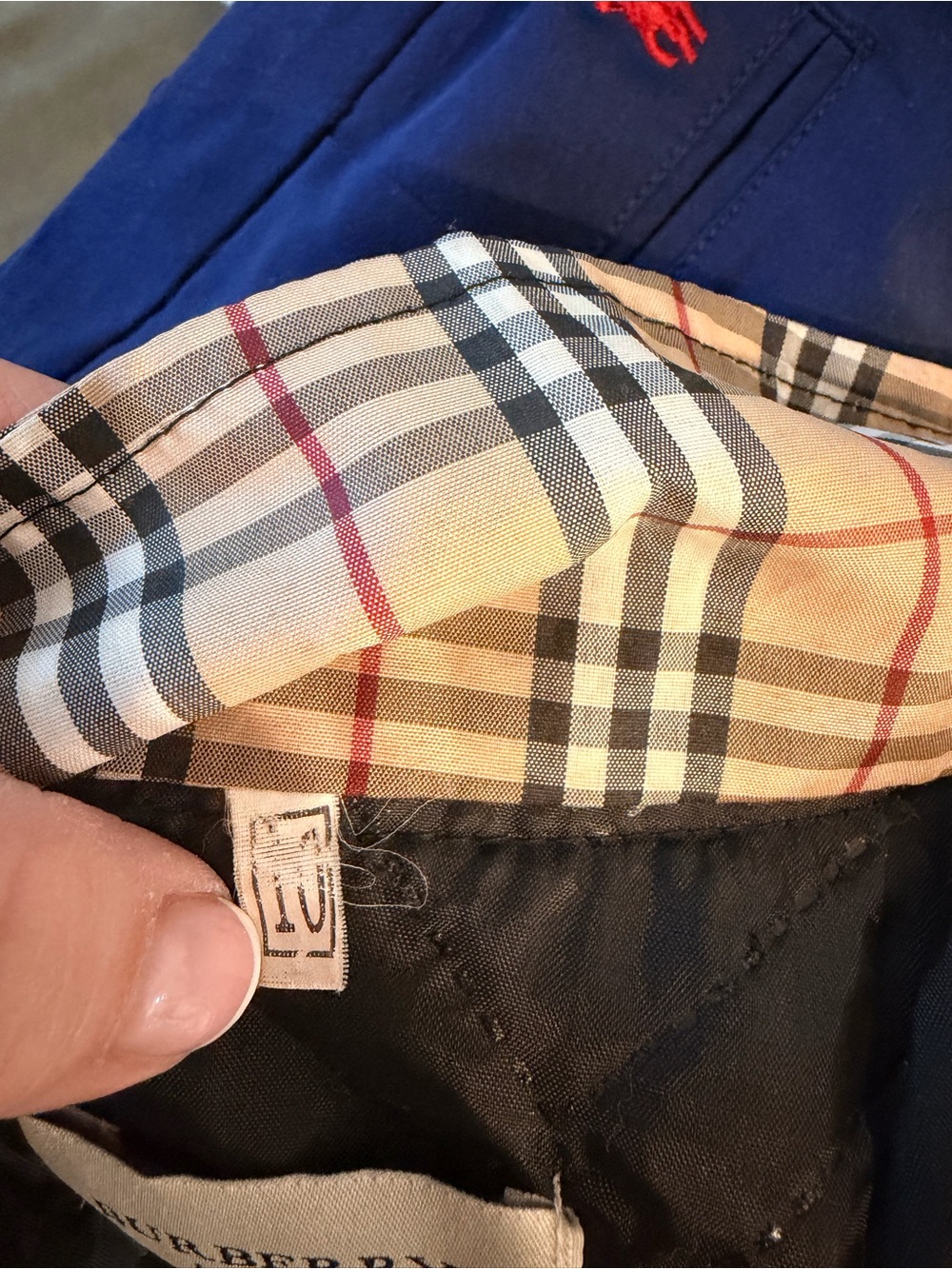 Burberry Beige Nova Check Jacket with Black Trim and Red Logo - Picture 7 of 7